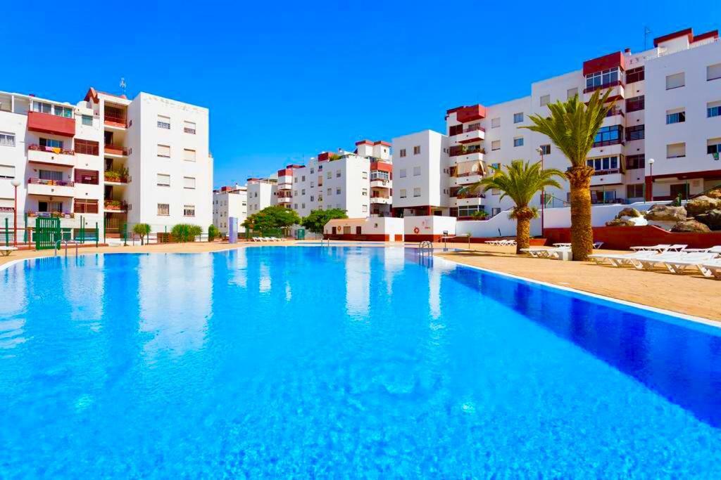 Sea-View Apartment With A Tennis Court 아데제 외부 사진